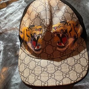 Gucci hat worn 3 times